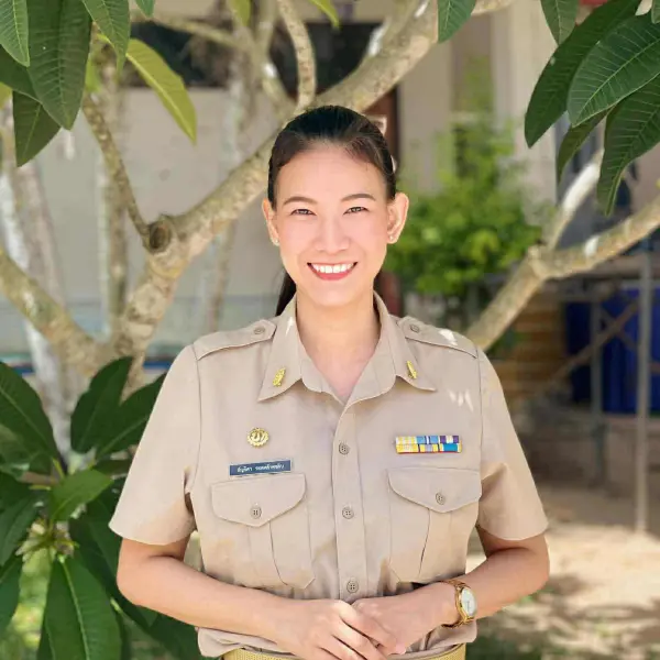 นางสาวธัญธิดา รอดคล้ายขลิบ