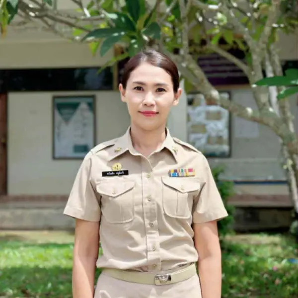 นางสาวทิพวรรณ จันทร์ร่ม