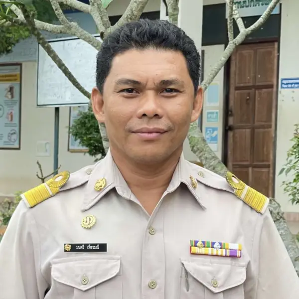 นายมนตรี เพ็ชรมณี